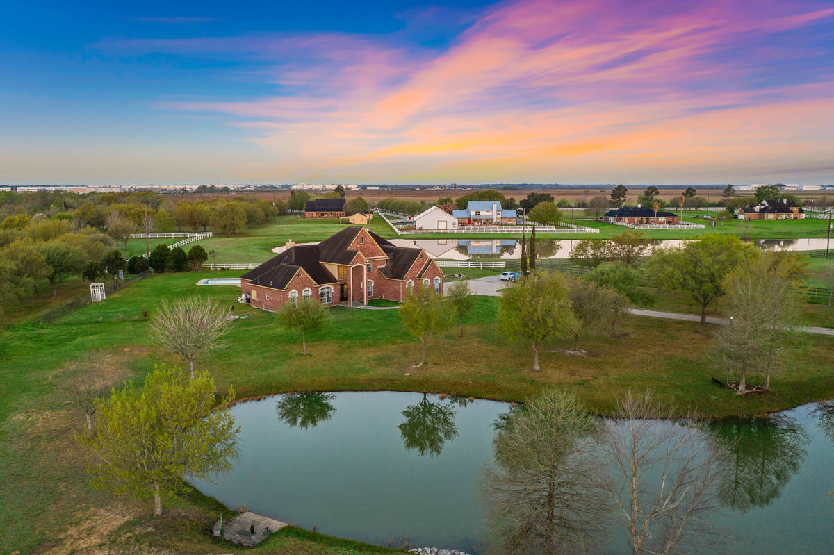 Best Neighborhoods in Southwest Houston Suburbs