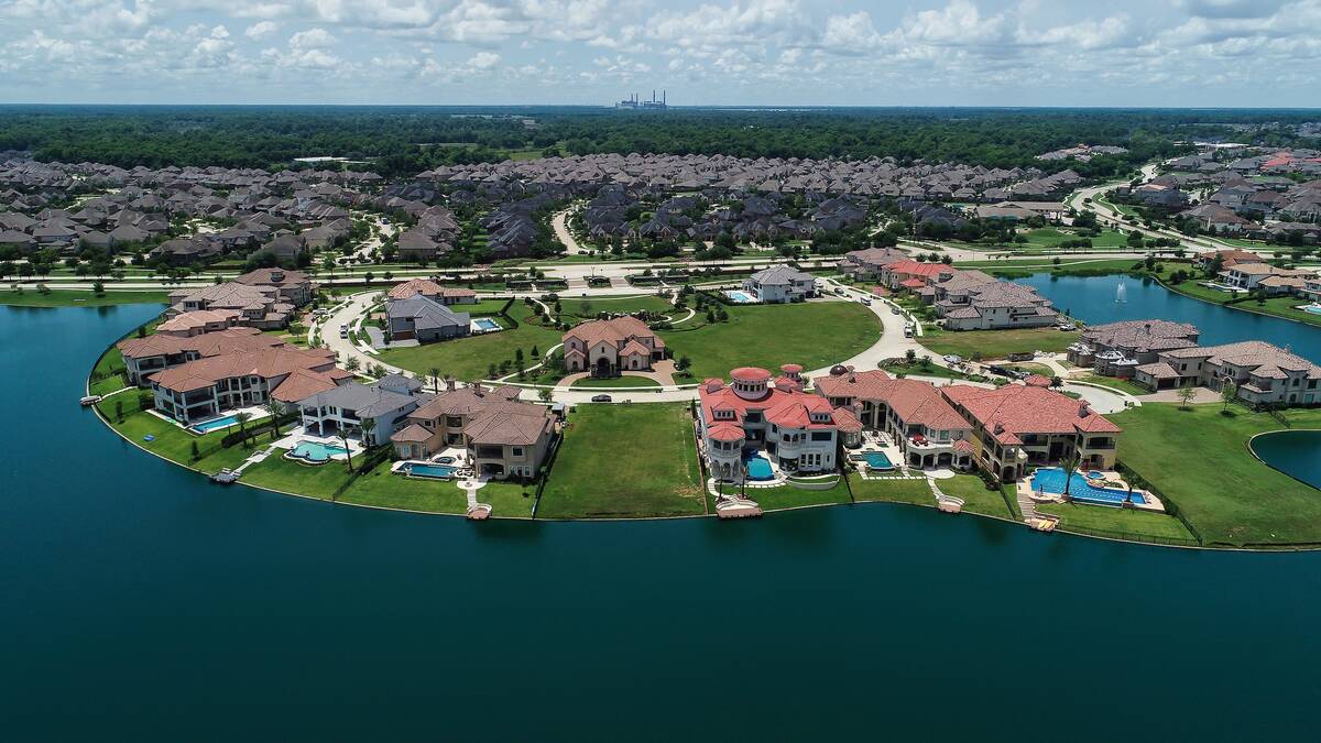 15 Stunning Houston Suburb Photos