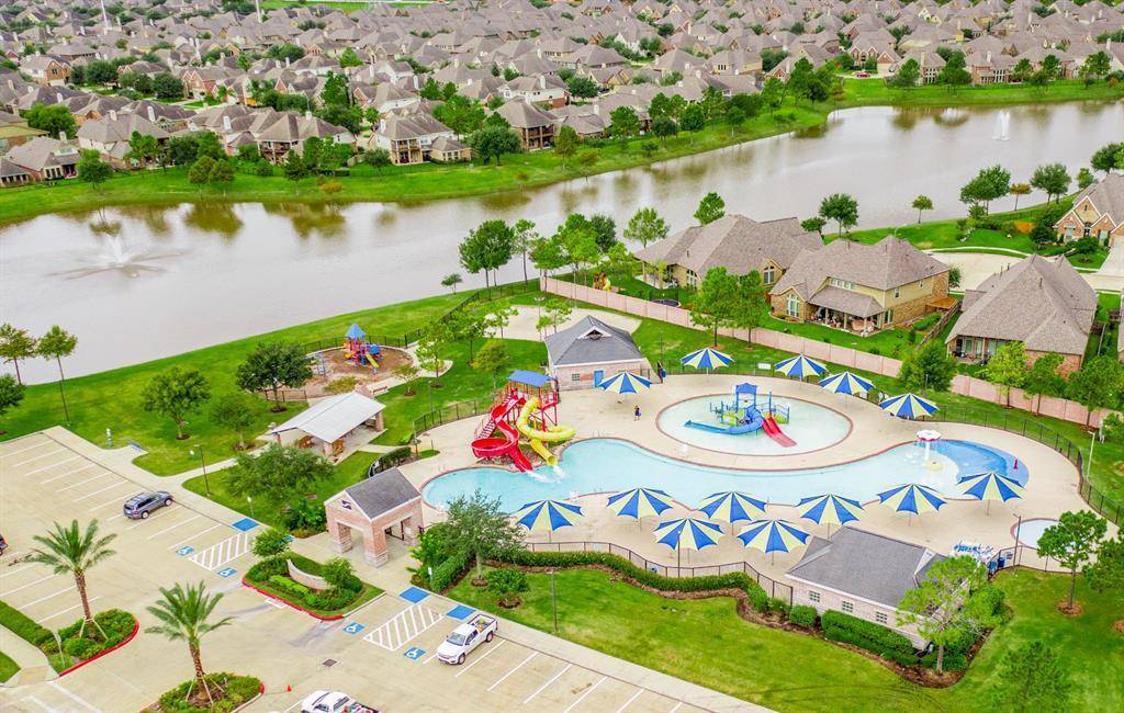 Top Pearland Neighborhoods With Best Amenities